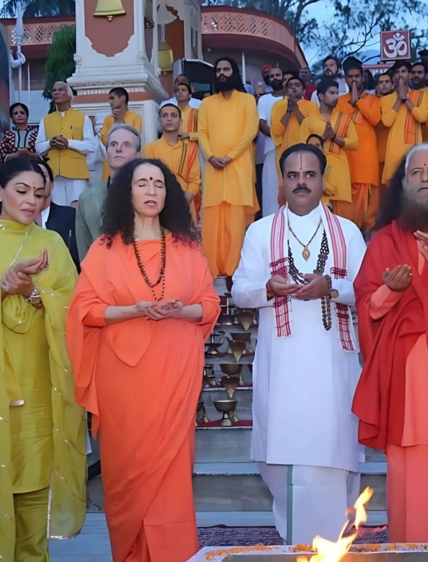 Evening aarti by the Ganga at Parmarth Niketan